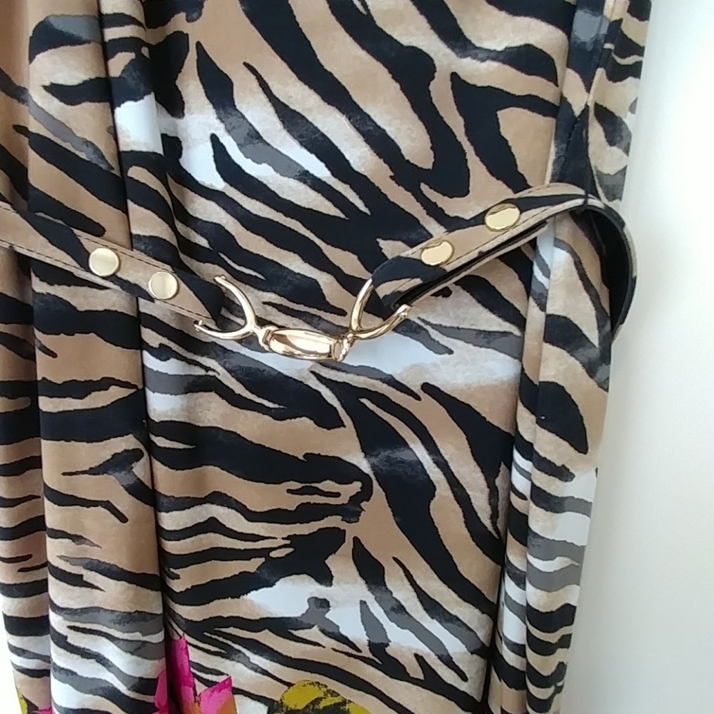 Dress - Picture 3 of 5